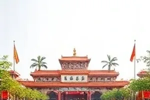 颁奖礼后台走廊机位的三次往返轨迹